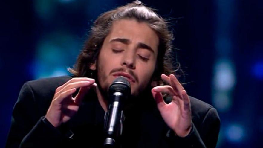 Salvador Sobral, durante su actuación en &#039;Eurovisión 2017&#039;