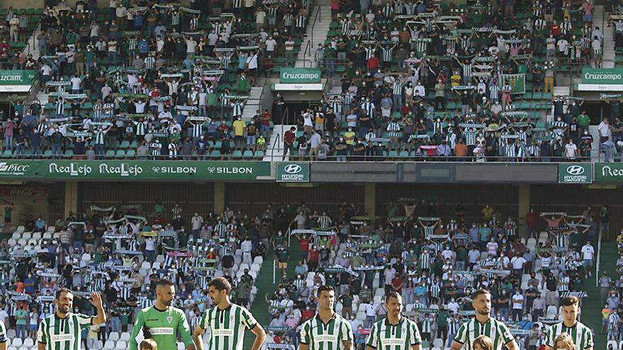 Aficionados asistentes al Córdoba CF-UD San Fernando