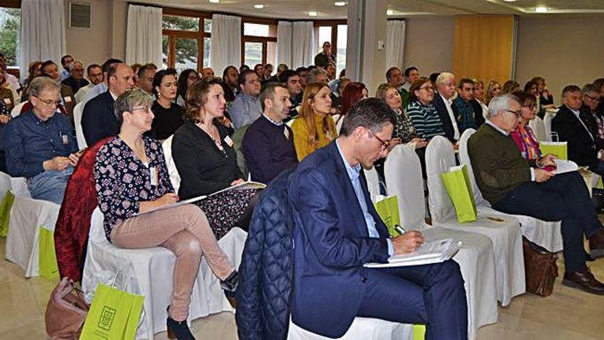 Asistentes a la Asamblea de la &quot;Red de los pueblos más bonitos de España&quot; celebrada ayer en el Parador de Puebla. S.