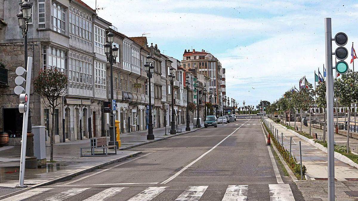 La calle Elduayen de Baiona, en el tramo que se cerrará al tráfico los fines de semana.