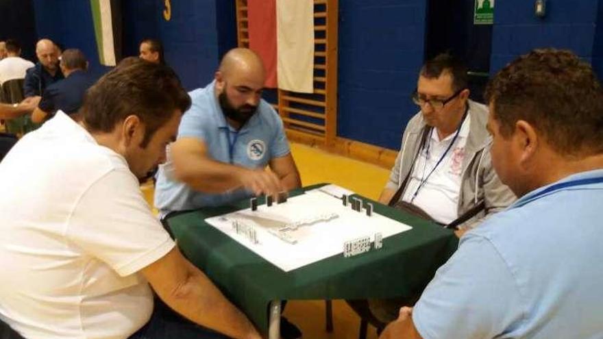 Miembros de Dominó Deza-Terra de Montes en Cabanas.