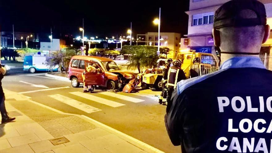 Un momento de la intervención en el accidente de La Cuesta.