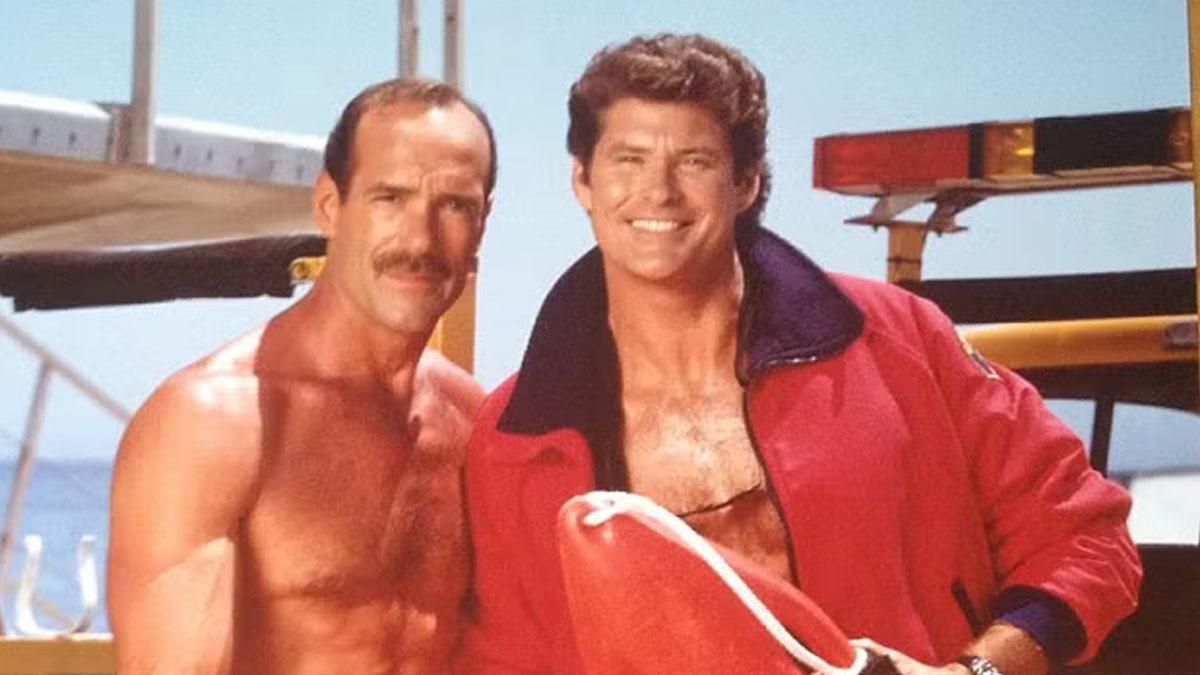 Michael Newman y David Hasselhoff en 'Los vigilantes de la playa'