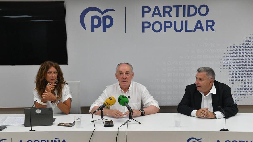 El PP reclama mejoras en el tren, Alvedro y la A-6: "A Coruña merece un trato de primera de unos gobiernos municipal y estatal de primera"