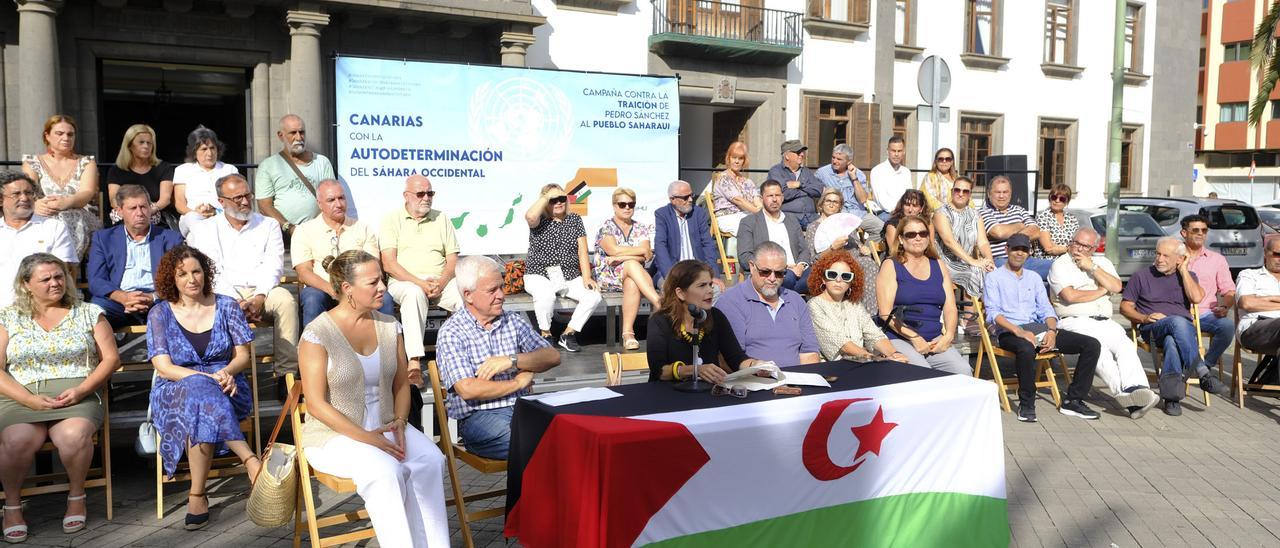 Delegación de las asociaciones canarias que defenderán en la ONU el derecho a la autodeterminación del pueblo saharaui.