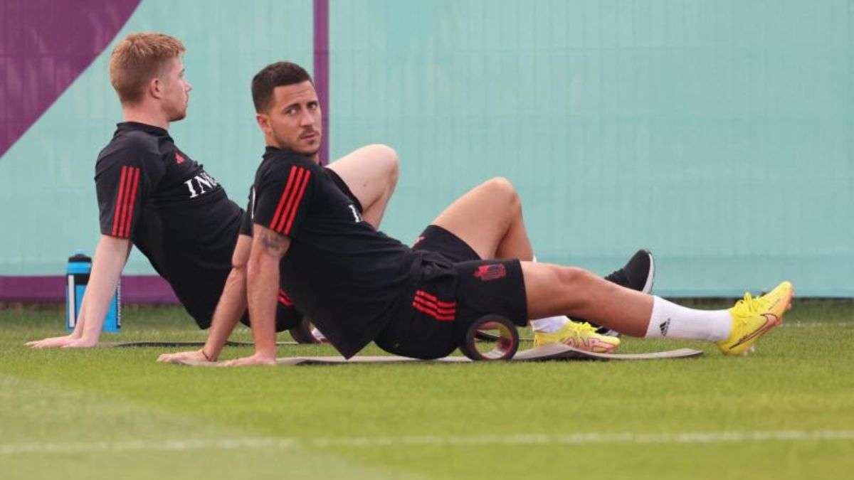 Eden Hazard junto a Kevin De Bruyne durante un entrenamiento con Bélgica