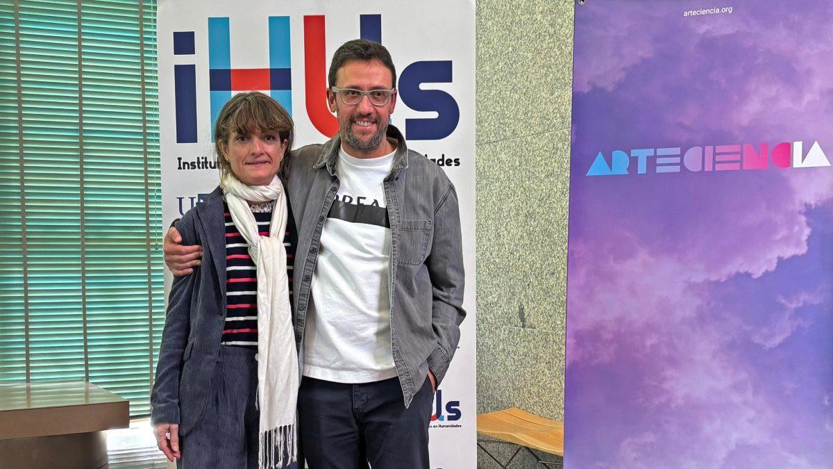 Sara López Blanco, de la Aisge, y Aser Álvarez, director de ArteciencIA.