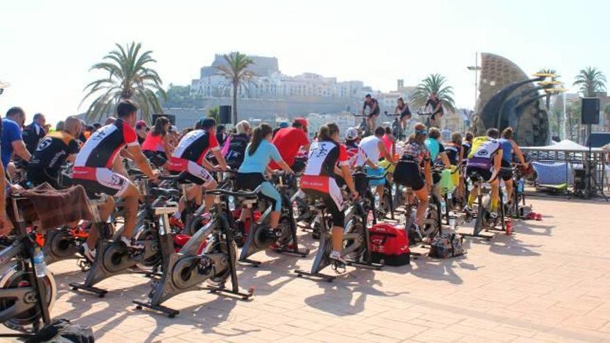 El ciclo indoor llena el Paseo Norte de Peñíscola de actividad