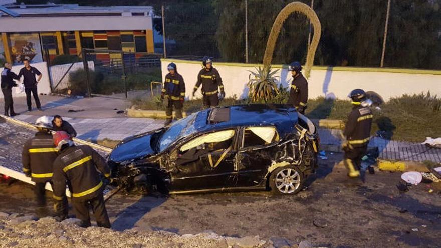 La policía busca al conductor del coche  que cayó en un colegio de Siete Palmas