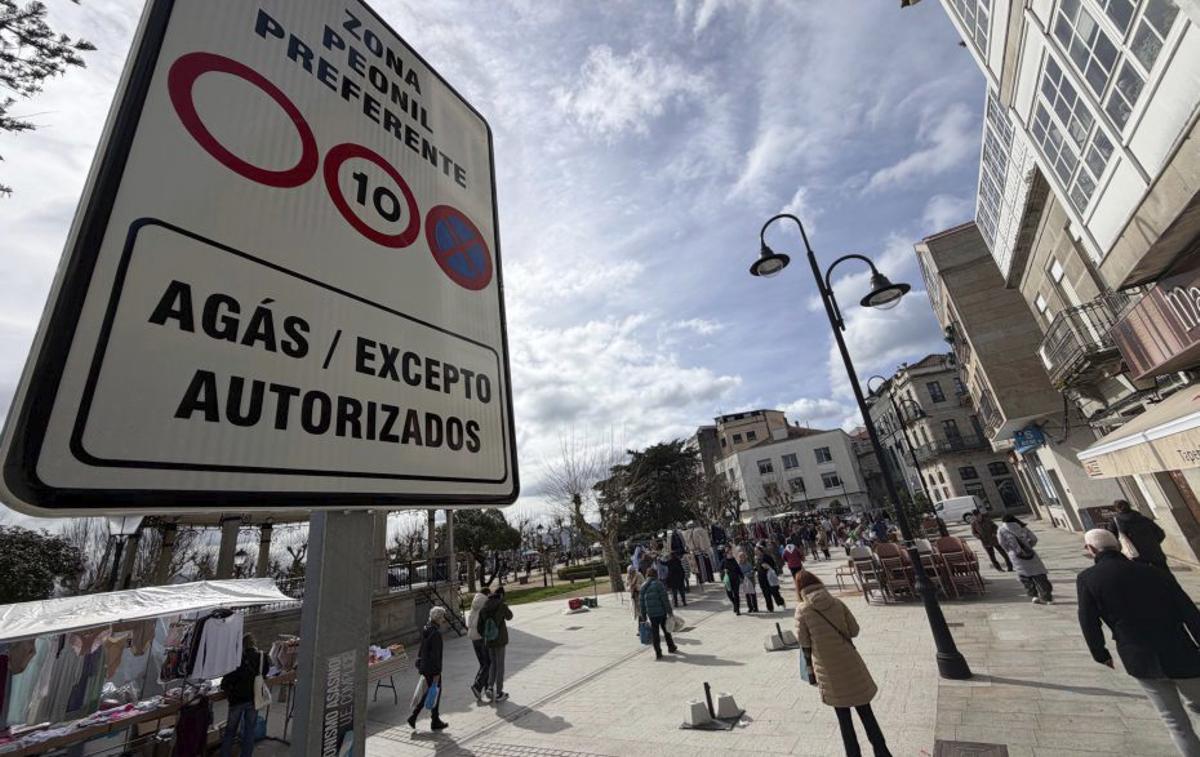Restricciones al tráfico rodado en el centro urbano de Cangas. | G.NÚÑEZ