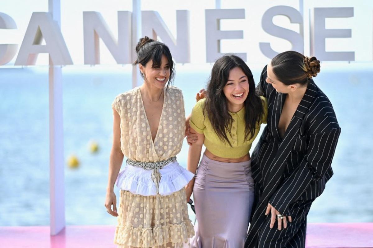 Las actrices de Se tiene que morir mucha gente: Macarena García, anna Castillo y Laura Weissmahr