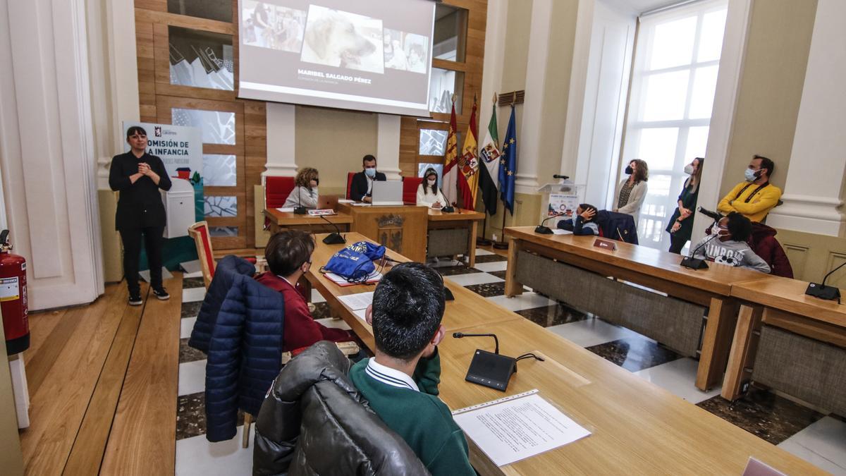 Un momento del pleno infantil que se celebró este martes en el ayuntamiento.