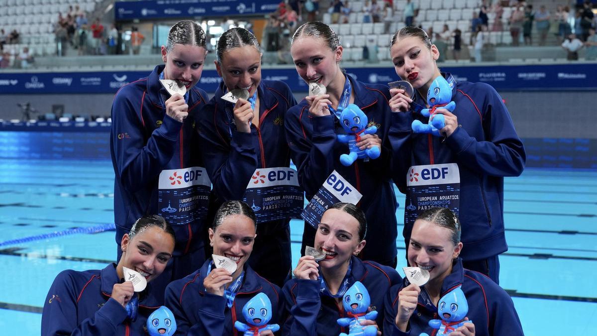El combinat espanyol, amb la manresana Txell Ferré, celebra la medalla de plata en l'equip tècnic