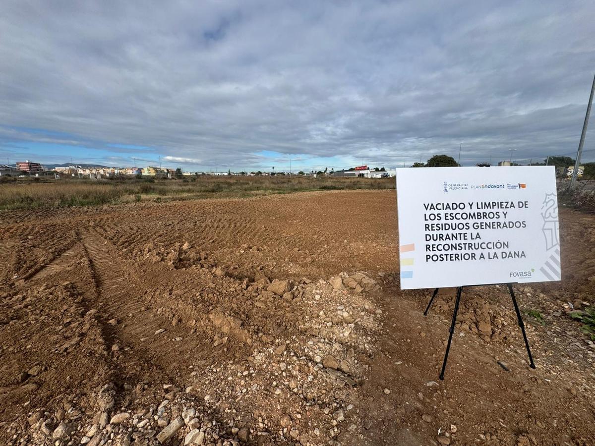 Terrenos que acumulaban escombros procedentes de la reconstrucción, ya limpios.