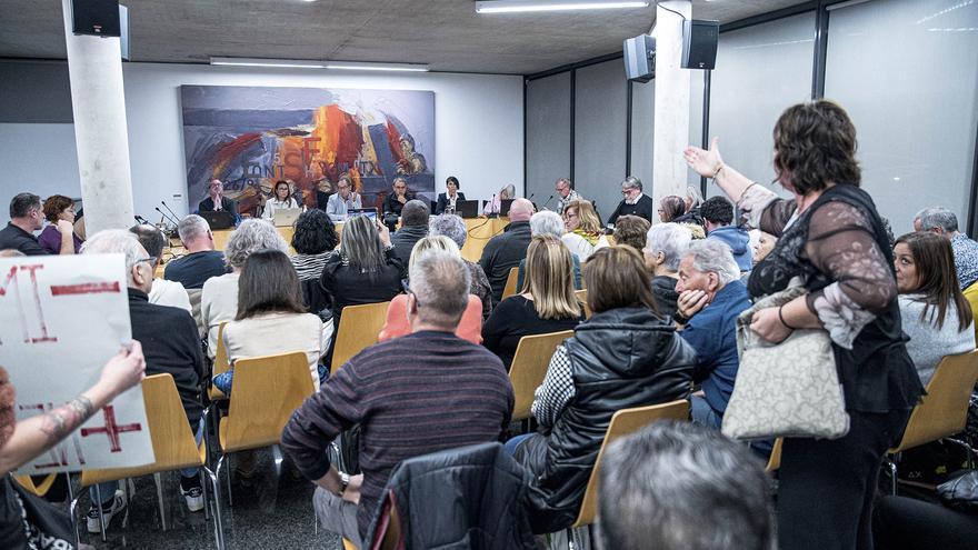 Sant Fruitós aprova les ordenances en un ple crispat i amb crits de «dimissió»