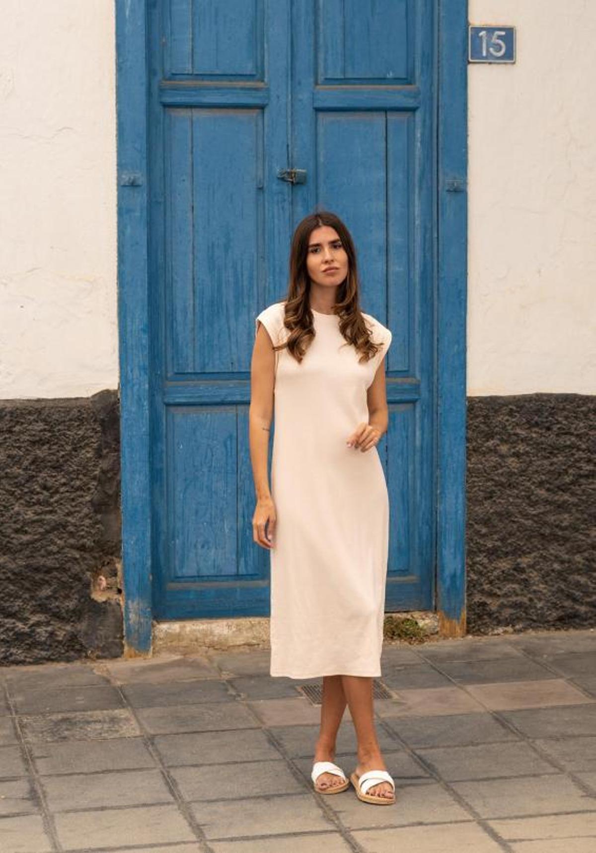 Mery Turiel con su vestido blanco para la línea Tex de Carrefour