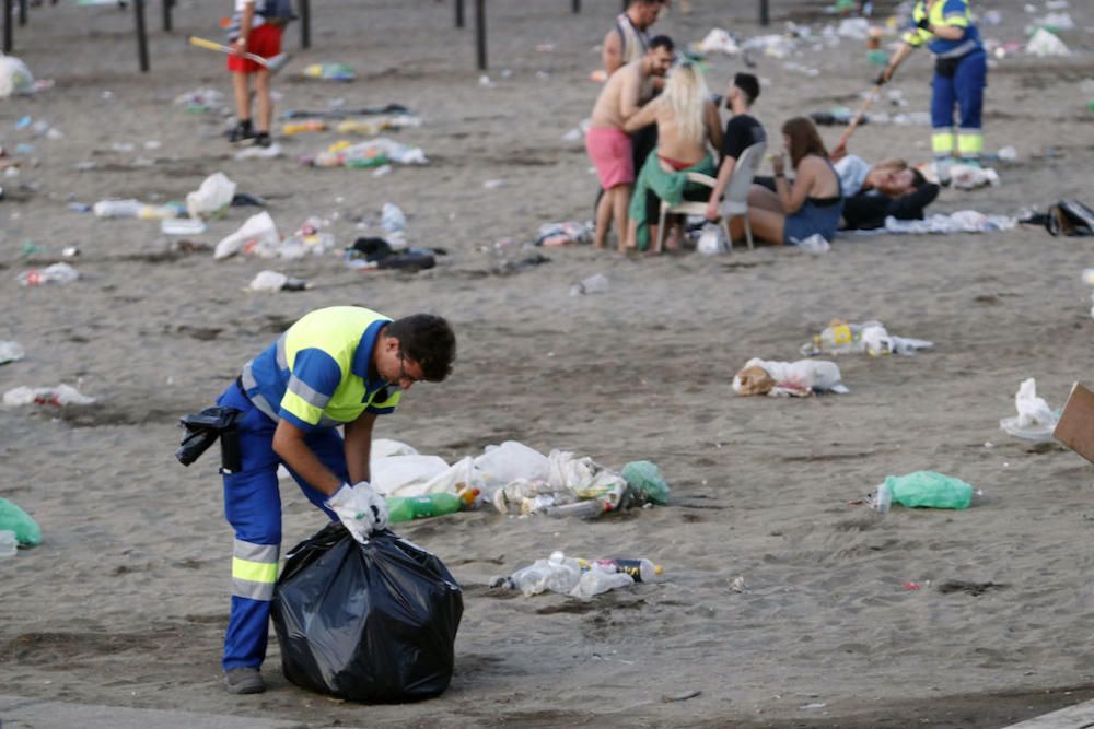 Así quedaron las playas tras la Noche de San Juan.