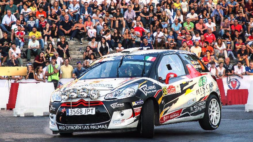 Emma Falcón y Rogelio Peñate, durante la especial en la Ciudad de Roma.