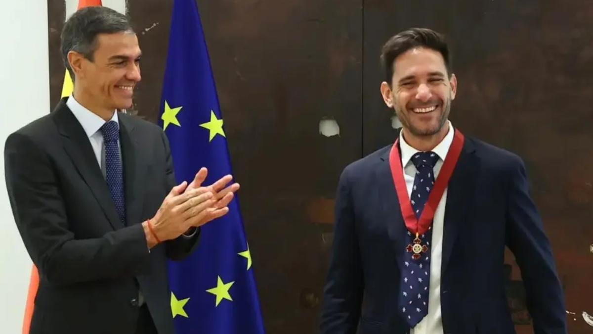 Javier Santaolalla recibe la Orden de Alfonso X el Sabio