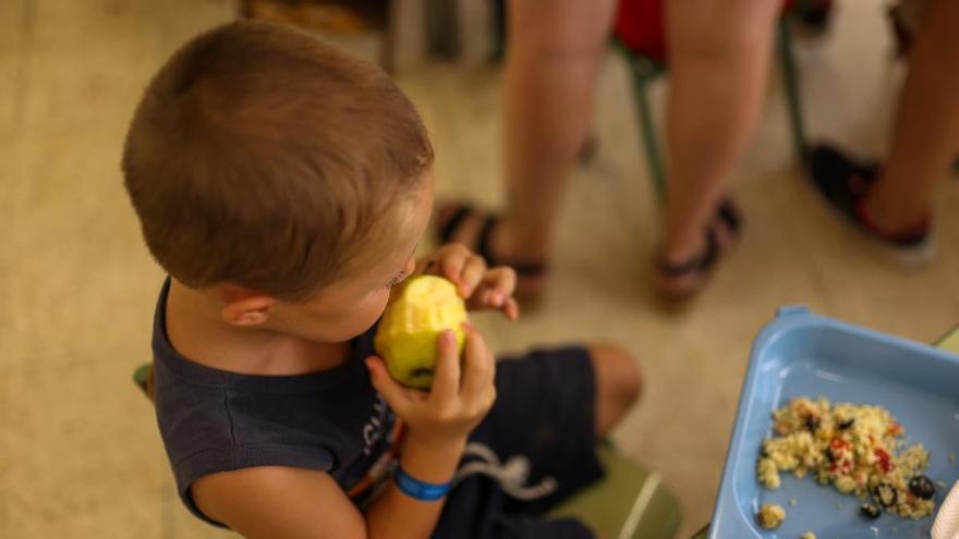 Zurück in die Schule ohne Kantine: 1,2 Millionen Kinder in Armutsrisiko in Spanien bleiben ohne Essensbeihilfe
