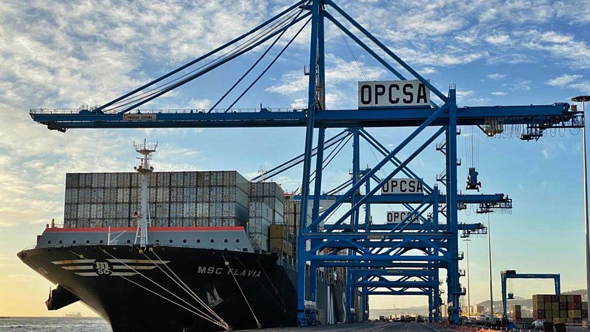 Opcsa marca un hito en el Puerto con 
una operación de 8.200 contenedores  