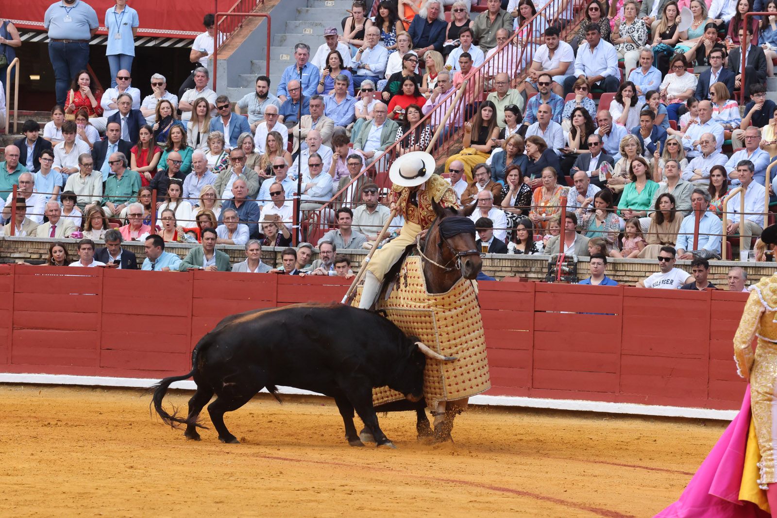 Javier Zulueta y Manuel Quintana abren la puerta de Los Califas