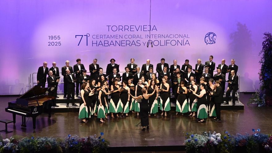 Noche memorable en el Certamen de Habaneras de Torrevieja con coro Sinfonía de la Escuela Coral Municipal y el ‘Voces Graves’ de Madrid