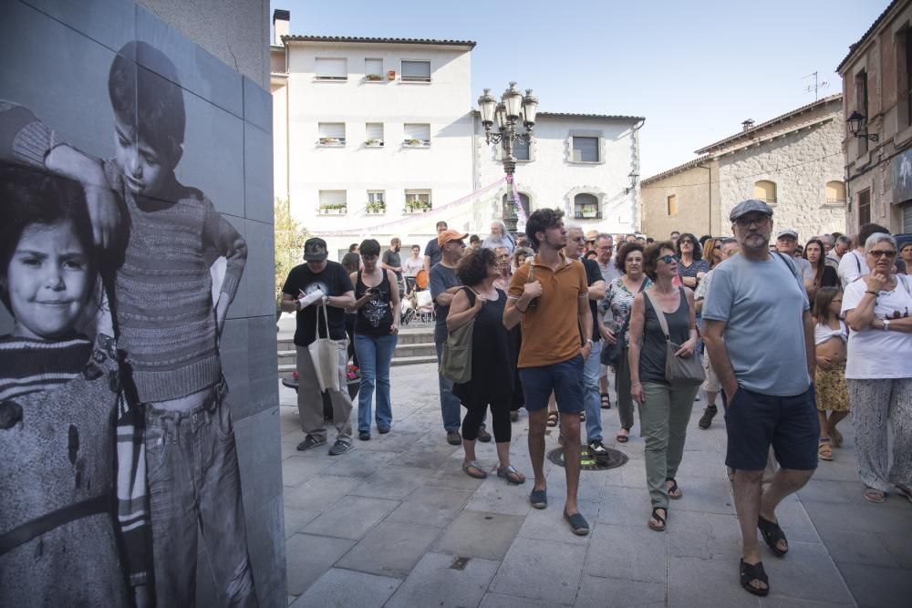 Un treball fotogràfic entrellaça la vida a Avià amb la de països en guerra