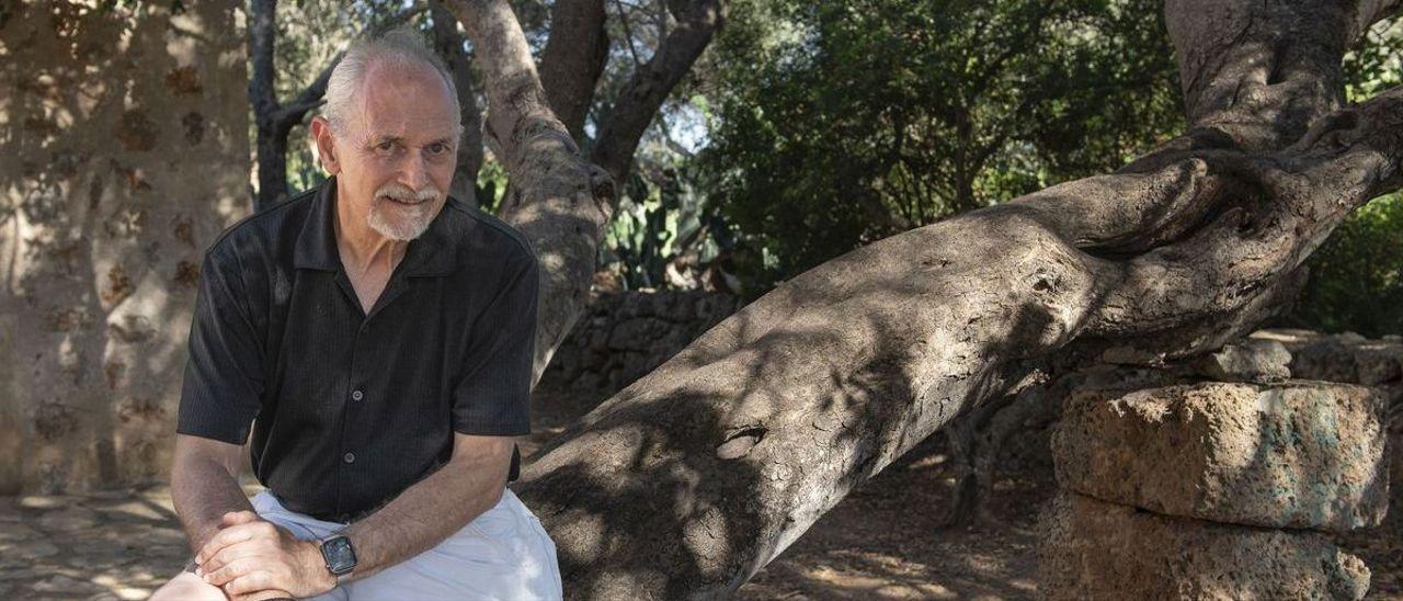 Steven Paul Whitsitt, en el Museu del Fang de sa Cabaneta, en Marratxí. /  LAURA ROSSELLÓ