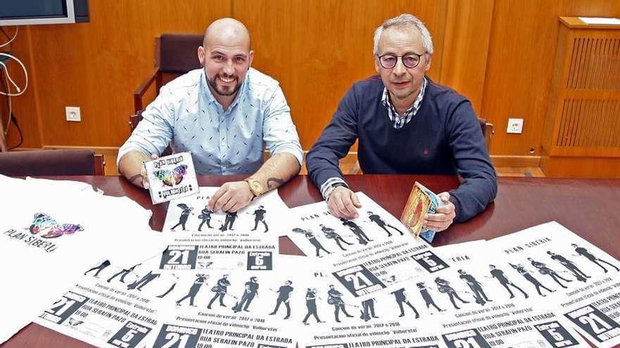 Gabriel Blanco y Juan Constenla, ayer, con los dos discos de Plan Siberia. // Bernabé / Juan Carlos Asorey