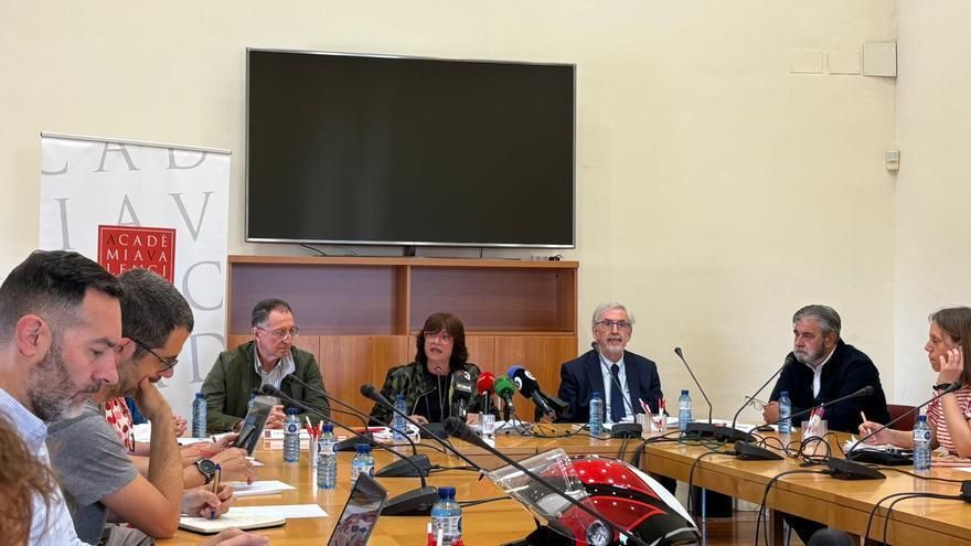 La AVL reduce las retribuciones de sus académicos por los recortes de PP y Vox
