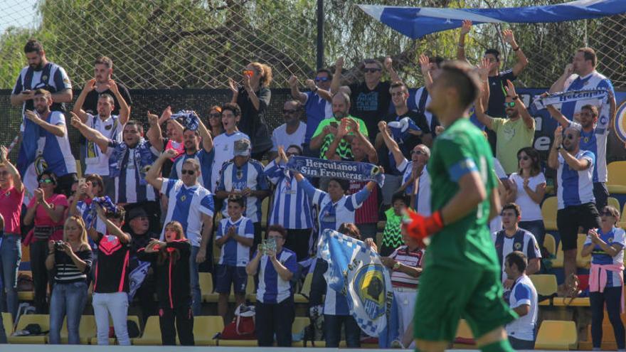 Aficionados del Hércules el pasado 8 de octubre en el campo del Villarreal B.