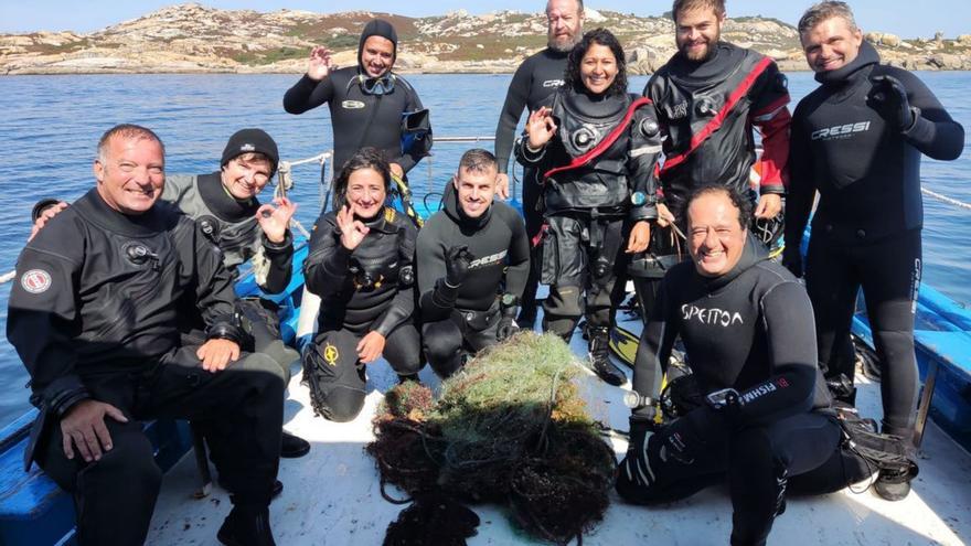 Algunos de los submarinistas
 que pudieron disfrutar del
 Parque de las Islas Atlánticas.   | // 
CONSELLERÍA DE MEDIO AMBIENTE