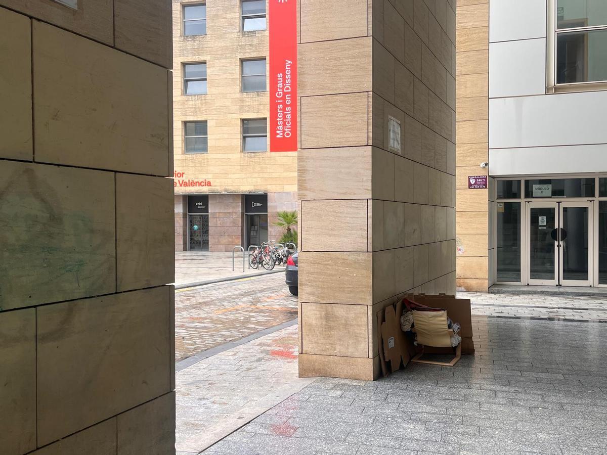 Un sintecho mata a otro a puñaladas tras discutir por el lugar para dormir en Valencia.