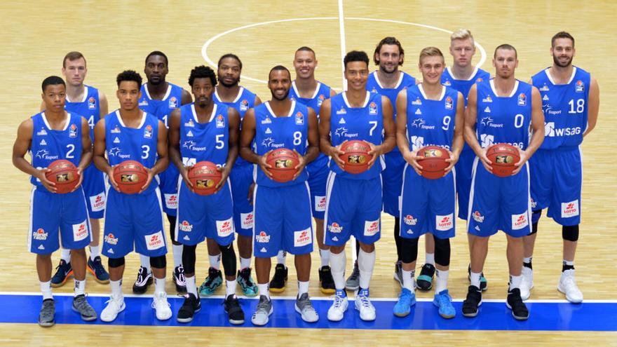 El equipo alemán posa al completo en una foto de familia.