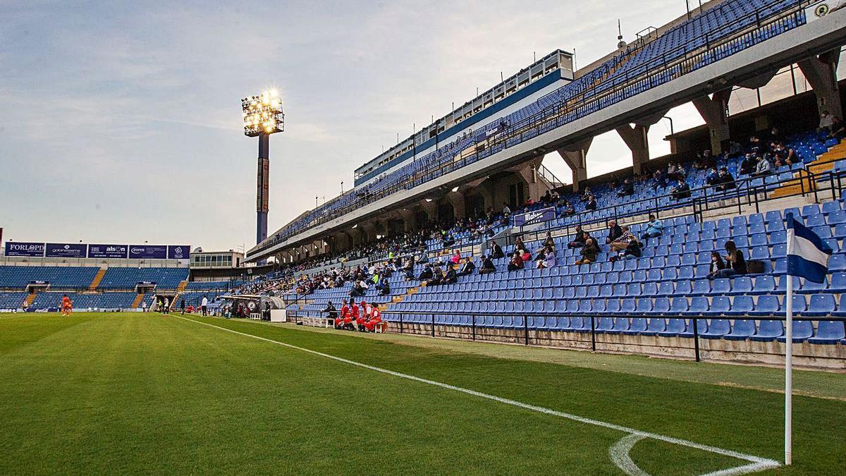 Sanidad autorizó la entrada de 1.000 espectadores en el Hércules-Atzeneta del 25 de octubre. | ALEX DOMÍNGUEZ