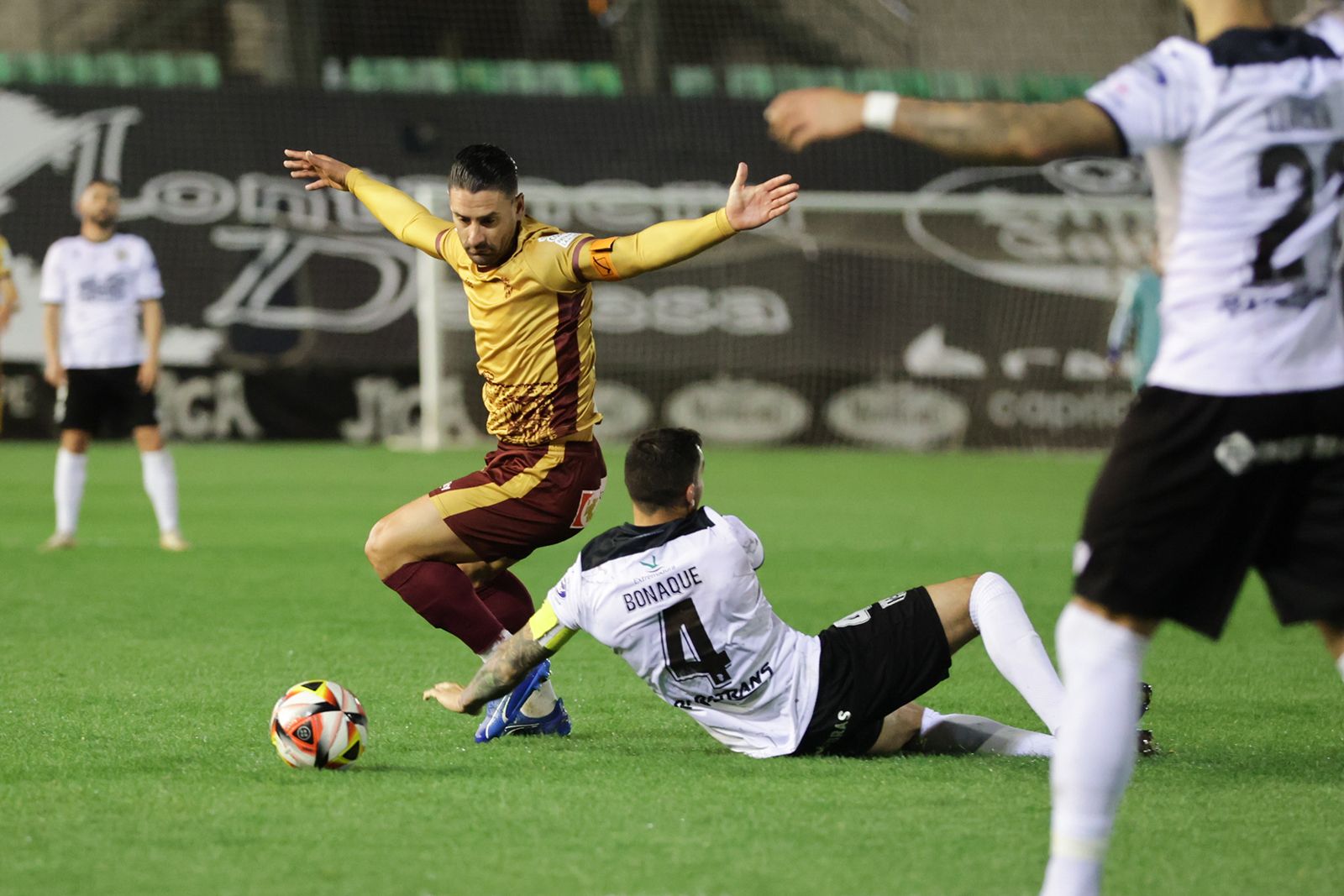 Mérida-Córdoba CF: las imágenes del partido en el Estadio Romano