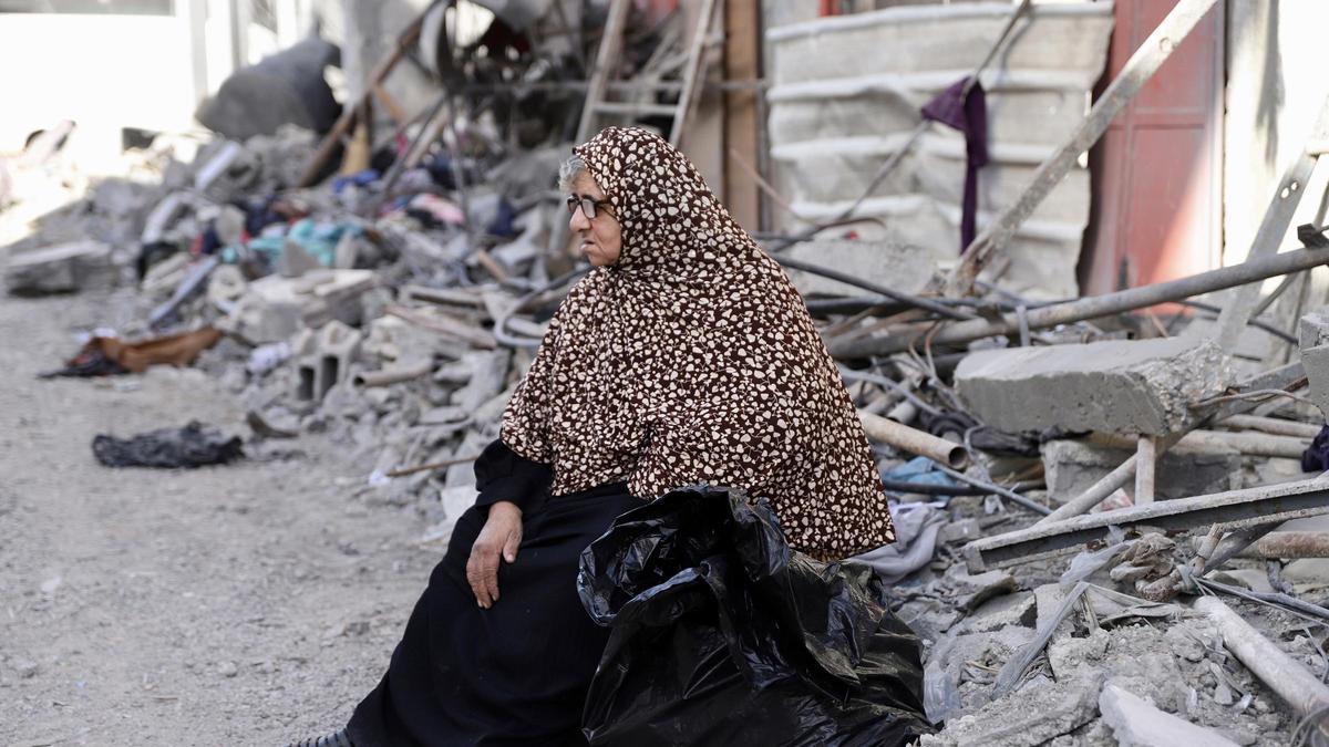 Con el 70% de los hogares dañados o destruidos por los ataques israelís durante los últimos 100 días, no queda lugar vivo en toda la Franja de Gaza.