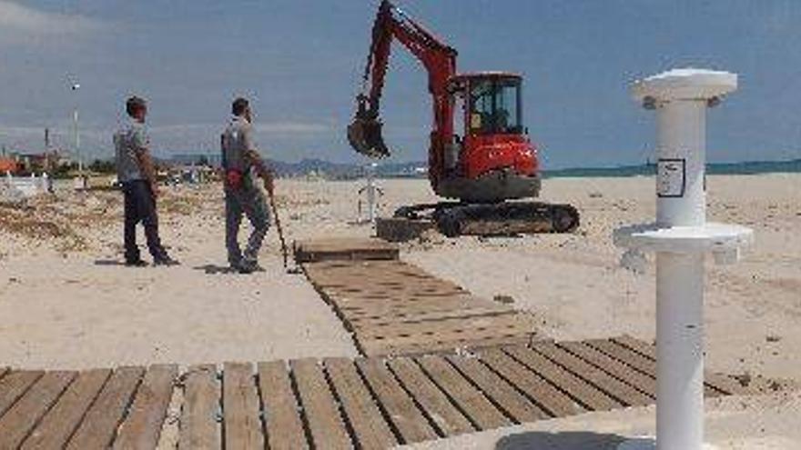 Almassora culminará la próxima semana la puesta a punto de sus tres kilómetros de playa