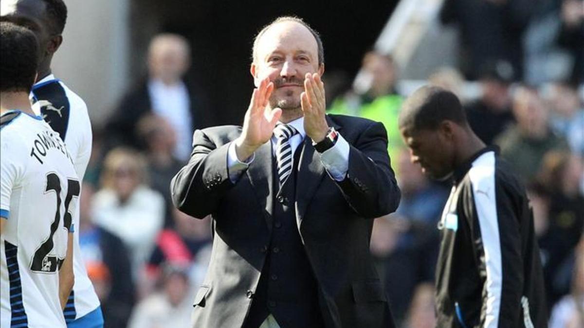 La afición del Newcastle está al lado de Rafa Benítez