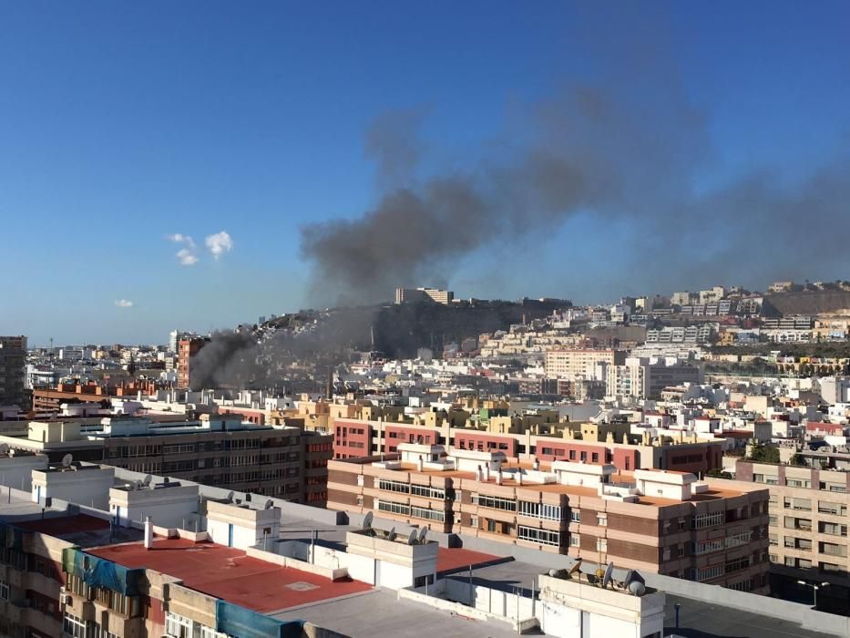 Incendio en una vivienda en León y Castillo