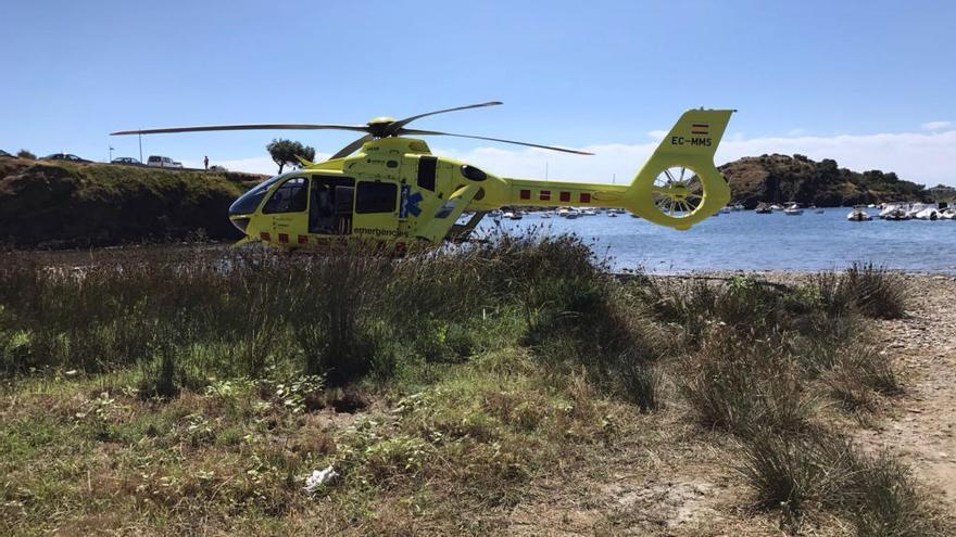 Helicòpter del SEM desplaçat a la Platja de Portlligat