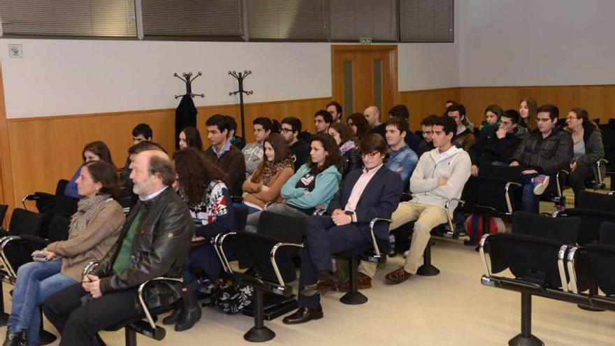 Público asistente al acto celebrado ayer en la Escuela Politécnica.