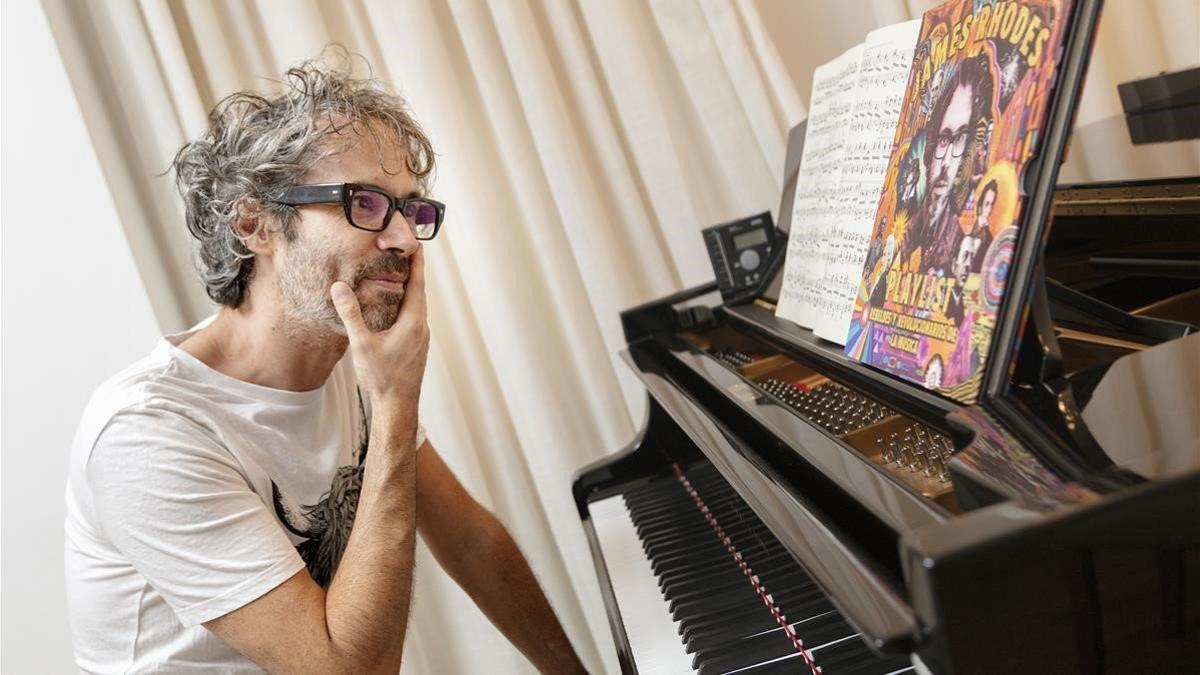 James Rhodes, en una imagen promocional de su libro 'Playlist. Rebeldes y revolucionarios de la música'