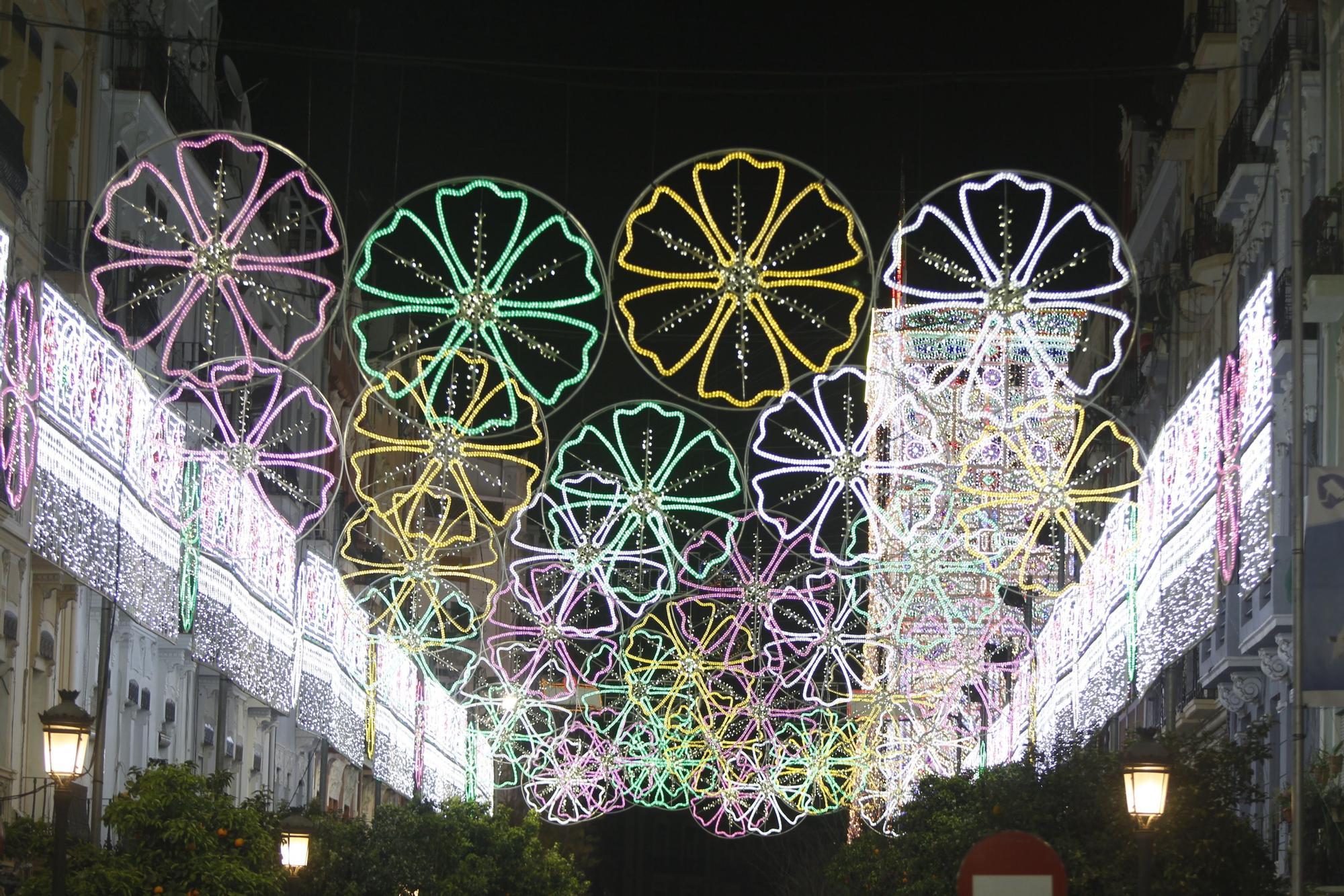 Galería nostálgica de las calles iluminadas en Fallas (2010-2020)