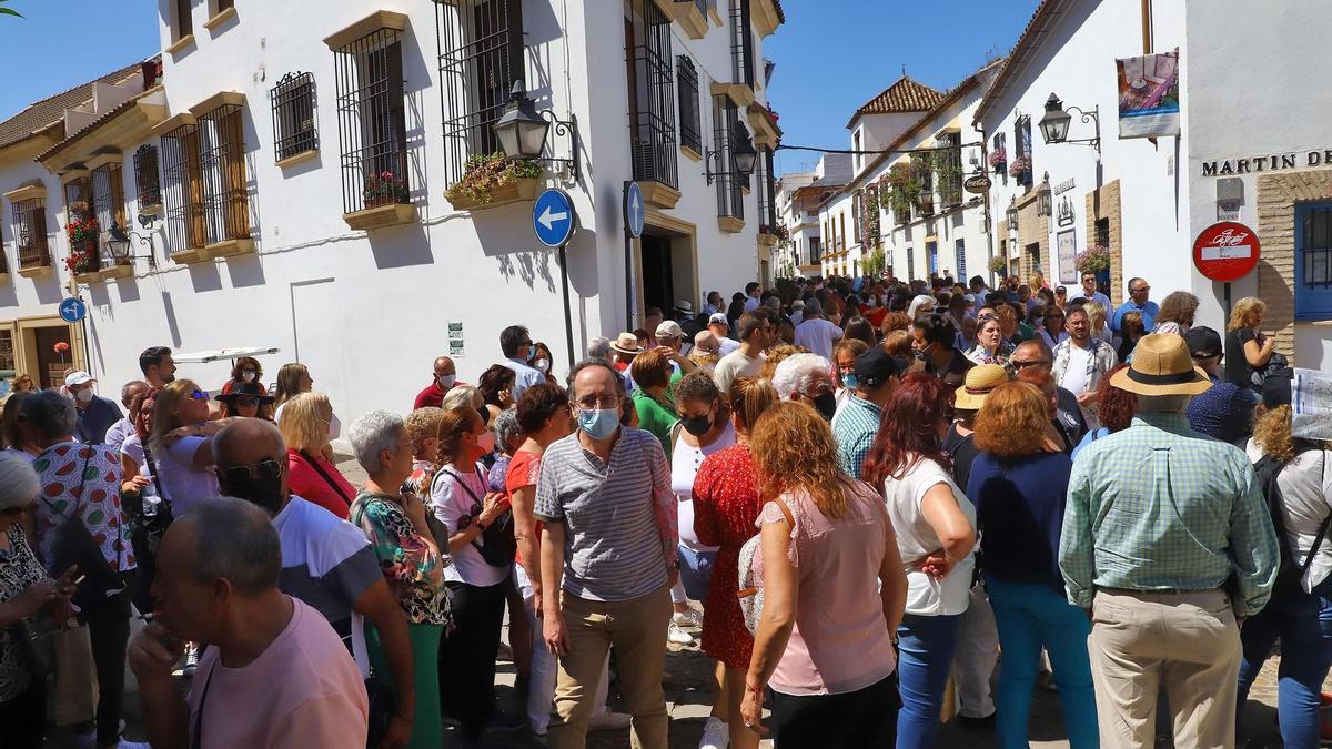 Colas en el Alcázar Viejo el primer sábado de patios.