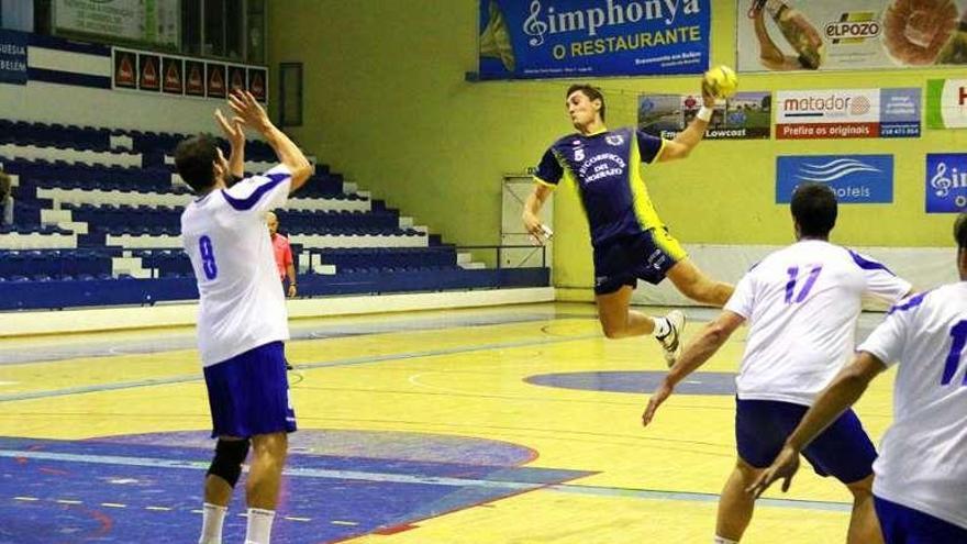 Sera realiza un lanzamiento contra el Os Belenenses.