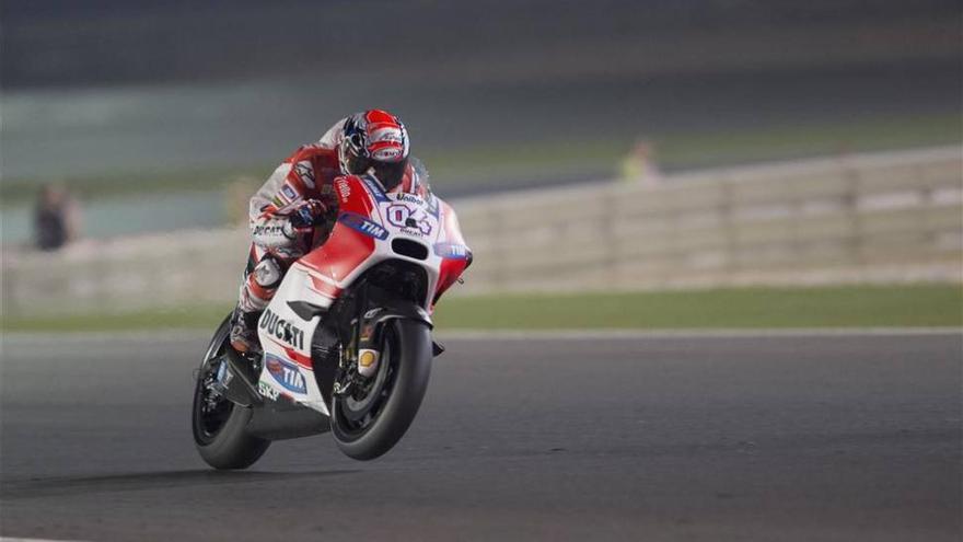Dovizioso y su Ducati noquean a Pedrosa y Márquez en Doha