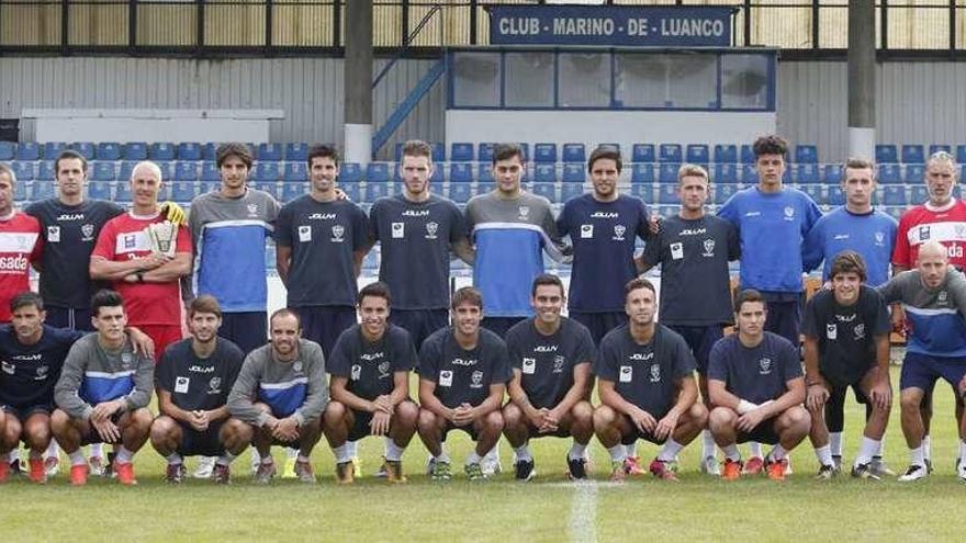 Los jugadores del Marino para la temporada 2017-2018, con el cuerpo técnico y directivos.