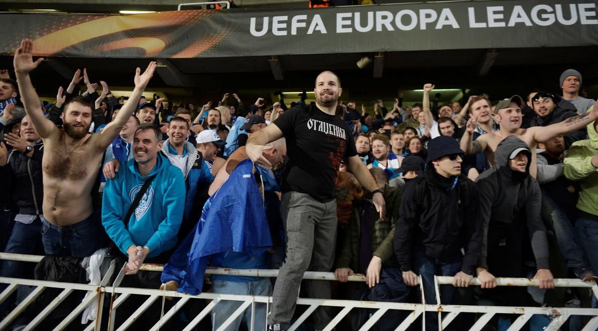 Soccer Football - Europa League - Real Sociedad vs Zenit Saint Petersburg - Anoeta Stadium, San Sebastian, Spain - December 7, 2017   Zenit St. Petersburg fans celebrate after the match               REUTERS/Vincent West